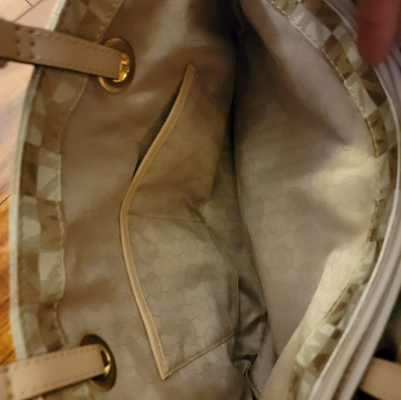 Michael Kors tote - Picture 6 of 9